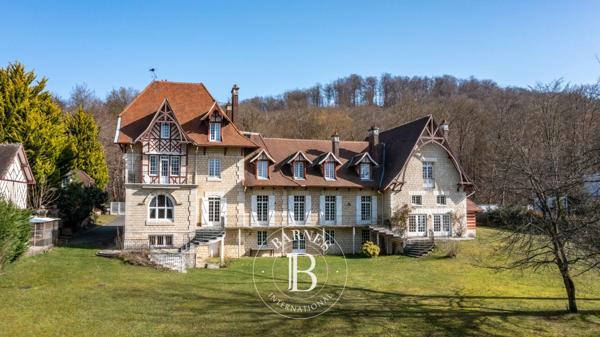 Vieux-Moulin, Manoir  979 m² à vendre