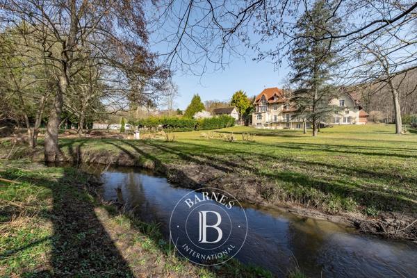 Vieux-Moulin, Manoir  979 m² à vendre