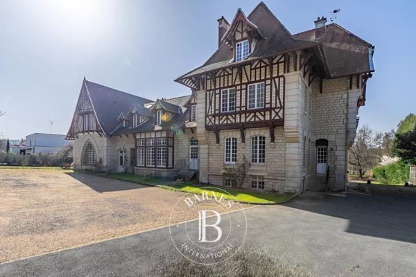Vieux-Moulin, Manoir  979 m² à vendre