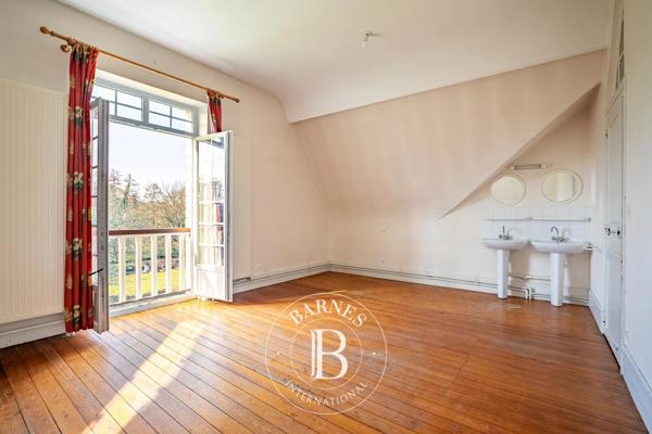 Vieux-Moulin, Manoir  979 m² à vendre