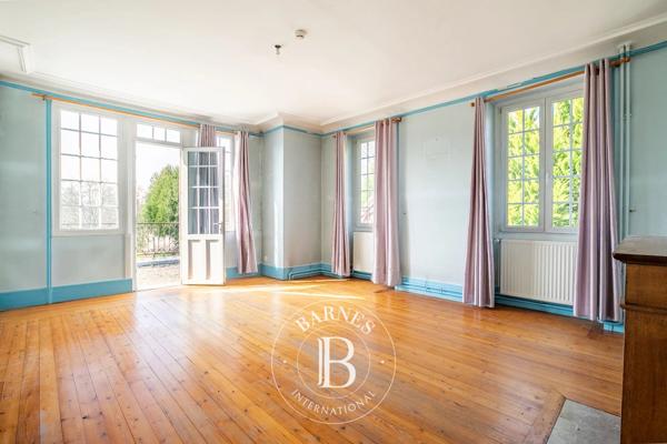 Vieux-Moulin, Manoir  979 m² à vendre