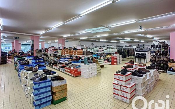 Immeuble à vendre    1 pièce •  Saint-Éloy-les-Mines