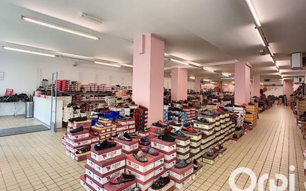 Immeuble à vendre    1 pièce •  Saint-Éloy-les-Mines