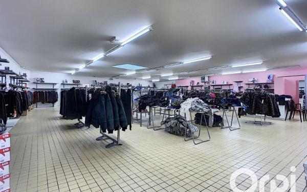 Immeuble à vendre    1 pièce •  Saint-Éloy-les-Mines