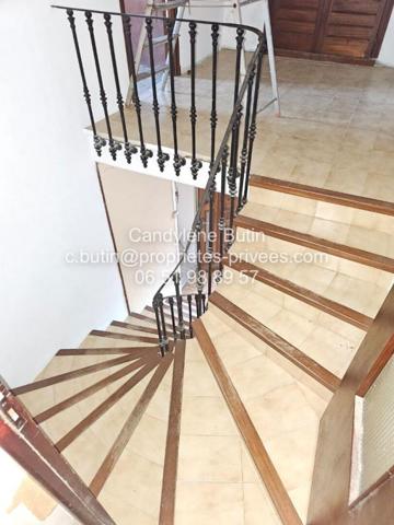 Maison à rénover,  avec 2 garages sur grand parcelle