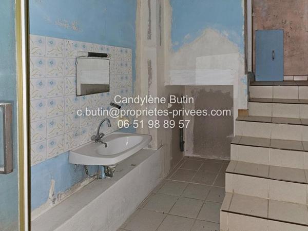 Maison à rénover,  avec 2 garages sur grand parcelle