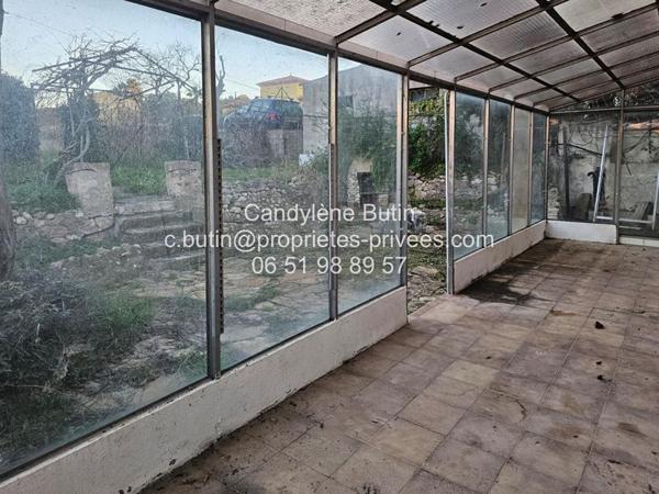 Maison à rénover,  avec 2 garages sur grand parcelle