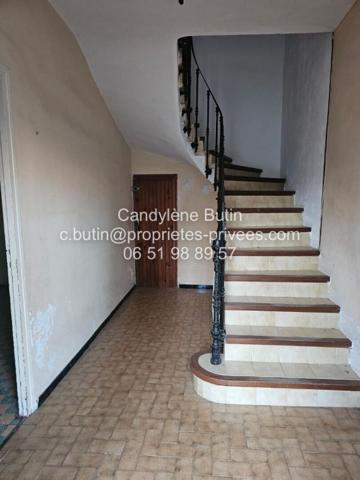 Maison à rénover,  avec 2 garages sur grand parcelle