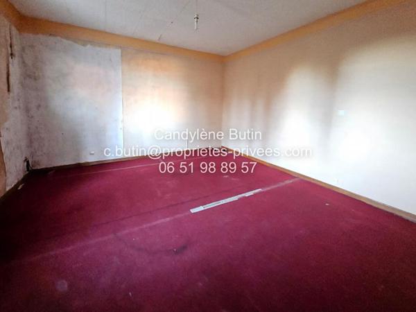 Maison à rénover,  avec 2 garages sur grand parcelle