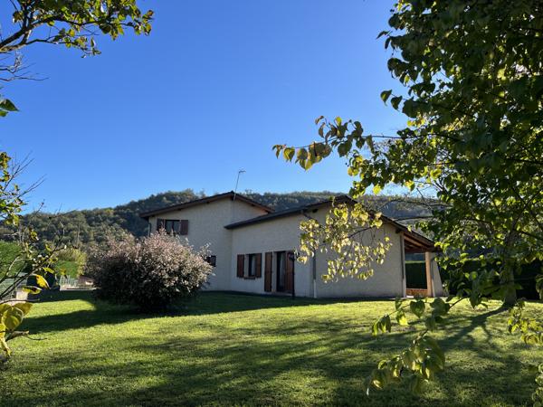 Chozeau (38460) CHOZEAU MAISON 142 m² 4 CHAMBRES + SOUS-SOL SEMI ENTERRE SUR TERRAIN PLAT CLOS ET ARBORE DE 1250 m²