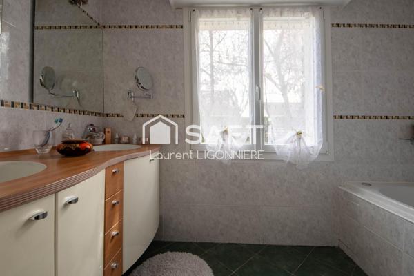 SANTENY – Maison 187 m² avec piscine chauffée, studio et terrain de 1 000 m²