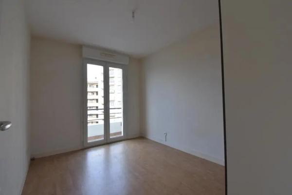 Appartement à louer 4 pièces 85.44m² Le Mans (72000)