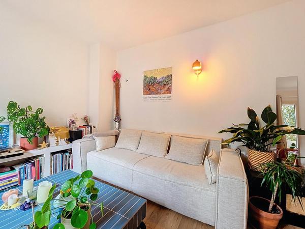 APPARTEMENT 2 PIECES EN PARFAIT ETAT VU SUR JARDIN