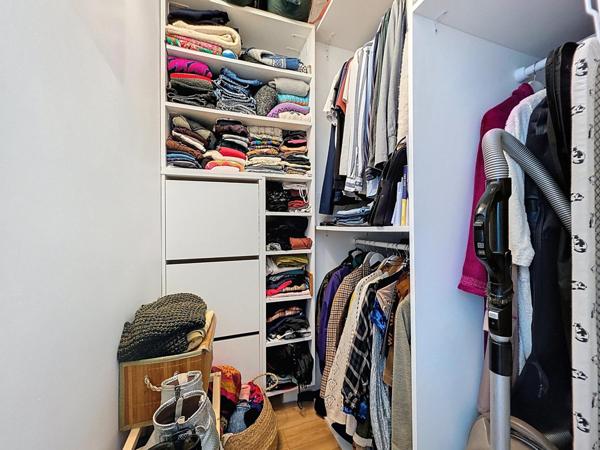 APPARTEMENT 2 PIECES EN PARFAIT ETAT VU SUR JARDIN