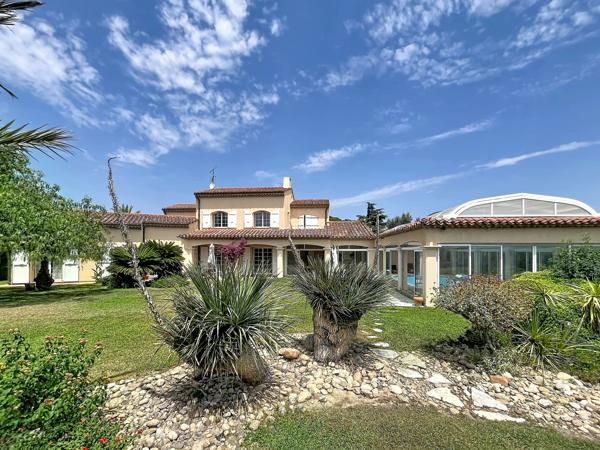ELEGANTE PROPRIETE FAMILIALE AVEC PARC ET PISCINE, ST-FELIU-D'AVALL