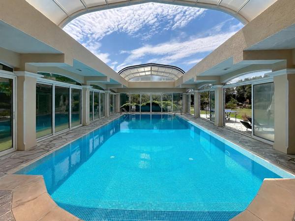 ELEGANTE PROPRIETE FAMILIALE AVEC PARC ET PISCINE, ST-FELIU-D'AVALL