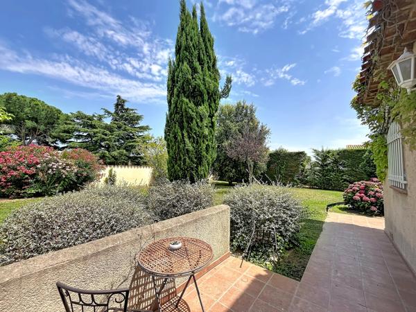 ELEGANTE PROPRIETE FAMILIALE AVEC PARC ET PISCINE, ST-FELIU-D'AVALL