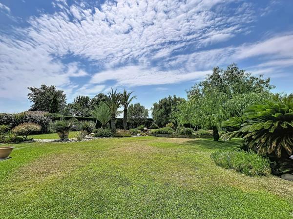 ELEGANTE PROPRIETE FAMILIALE AVEC PARC ET PISCINE, ST-FELIU-D'AVALL