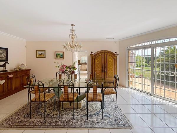 ELEGANTE PROPRIETE FAMILIALE AVEC PARC ET PISCINE, ST-FELIU-D'AVALL