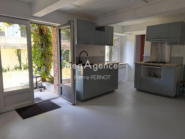 Local Commercial à CAHUZAC-SUR-VERE, 81140 - 9 pièces 220m²
