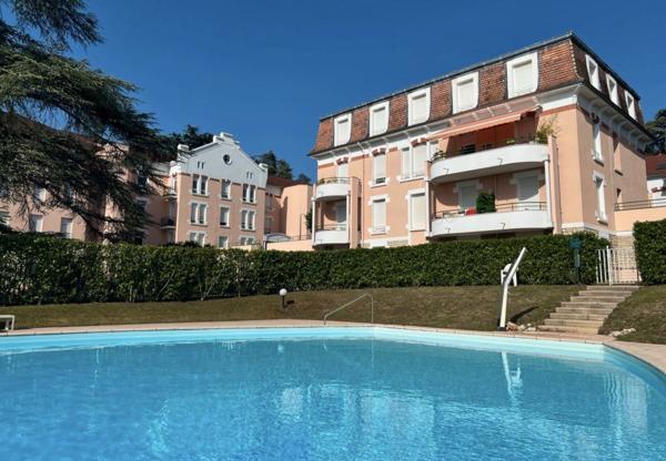 Appartement
         2 pièces
        - 45 m² Exclusivité 159 000 € *
