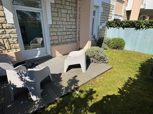 Appartement
         2 pièces
        - 45 m² Exclusivité 159 000 € *