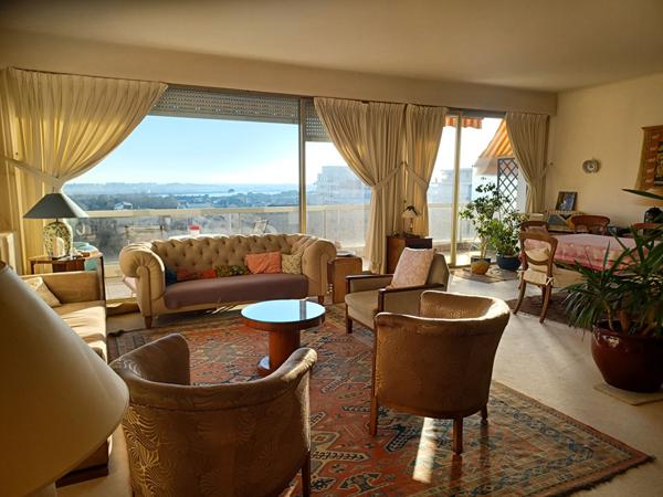 LA ROCHELLE BEL APPARTEMENT VUE MER LE SURCOUF Résidence sécurisée avec place de Parking ,  La rochelle