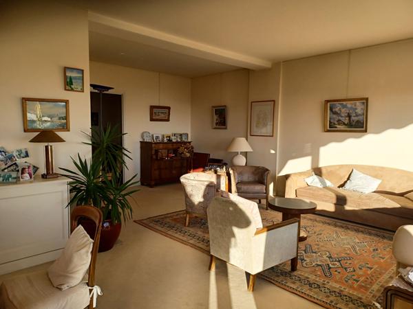 LA ROCHELLE BEL APPARTEMENT VUE MER LE SURCOUF Résidence sécurisée avec place de Parking ,  La rochelle