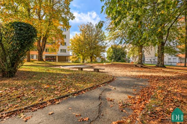 Appartement T2 avec balcon - place de stationnement - cave (44000)