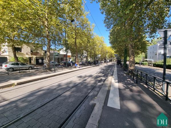 Appartement T2 avec balcon - place de stationnement - cave (44000)