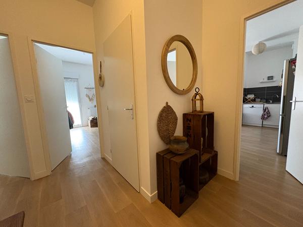 Appartement T3 avec terrasse, cave et double stationnement