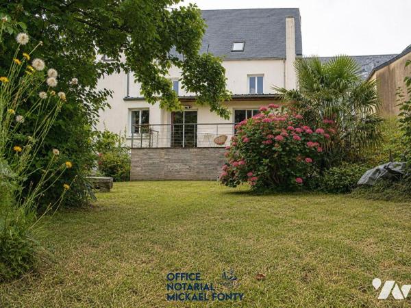 COUTANCES CENTRE

Maison de caractère en pierre de 203 m² habitables sur terrain clos de 659 ...