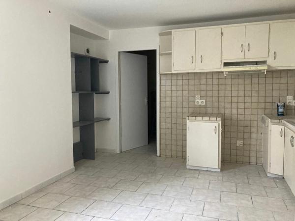 Appartement à louer    4 pièces •  Amou