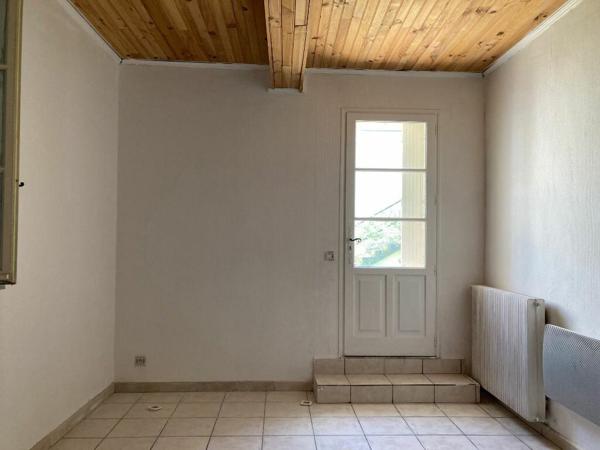 Appartement à louer    4 pièces •  Amou