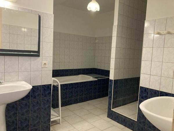 Appartement à louer    4 pièces •  Amou