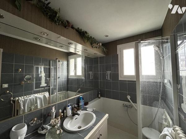 Montélimar, maison 90m2 environ sur sous sol complet, terrain avec piscine.