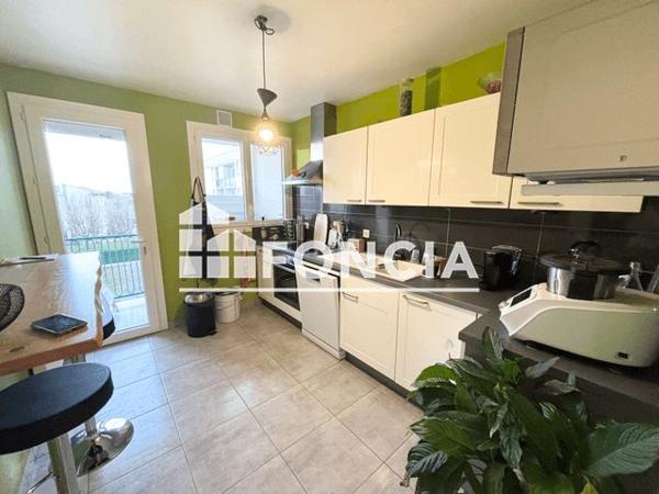 Location Appartement 4 pièces 77.14 m² - RUE DE PRAGUE Guilherand Granges 07500