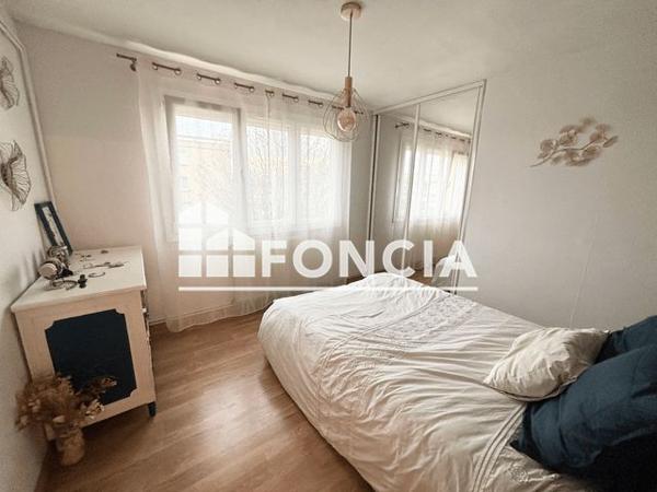 Location Appartement 4 pièces 77.14 m² - RUE DE PRAGUE Guilherand Granges 07500