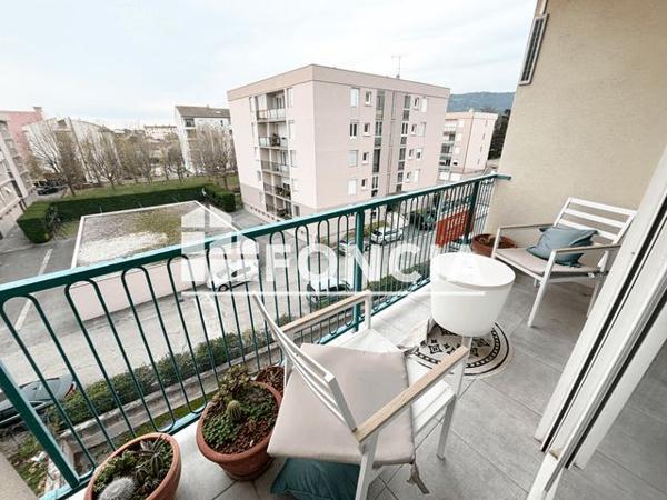 Location Appartement 4 pièces 77.14 m² - RUE DE PRAGUE Guilherand Granges 07500