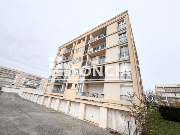 Location Appartement 4 pièces 77.14 m² - RUE DE PRAGUE Guilherand Granges 07500