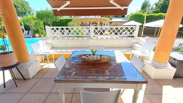 Sur les hauteurs d'ALES, Villa avec piscine et 5 gîtes aux notes modernes et dépaysantes