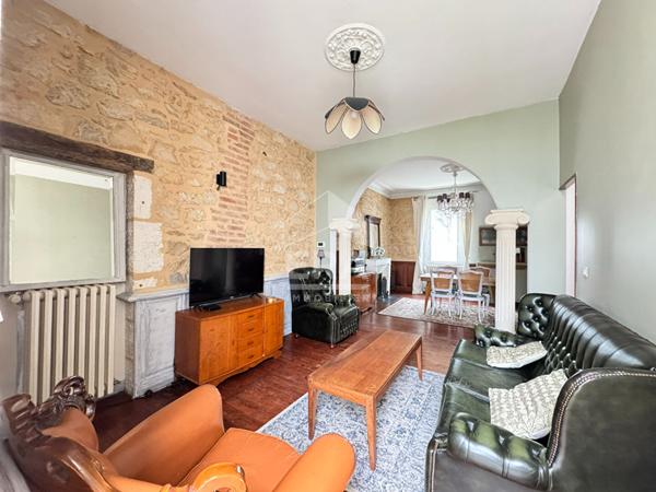 A vendre dans le centre ville de Périgueux, jolie MAISON DE VILLE DE TYPE 4 AVEC JARDIN
