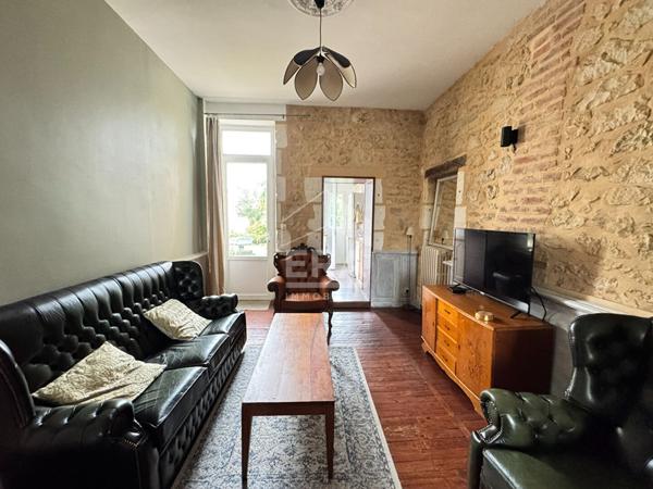 A vendre dans le centre ville de Périgueux, jolie MAISON DE VILLE DE TYPE 4 AVEC JARDIN