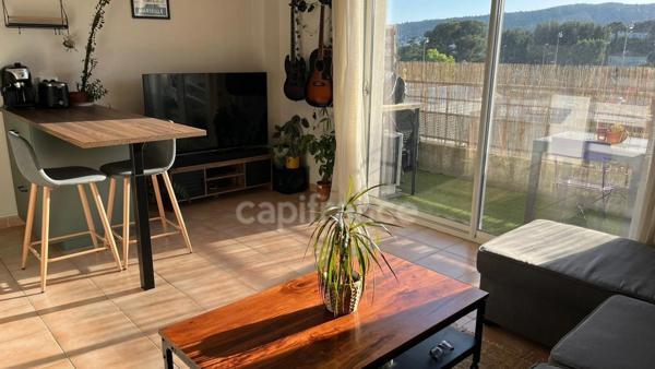 LA CIOTAT (13) – T2 de 43,24 m² au dernier étage avec ascenseur, balcon et vue dégagée