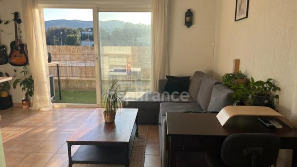 LA CIOTAT (13) – T2 de 43,24 m² au dernier étage avec ascenseur, balcon et vue dégagée