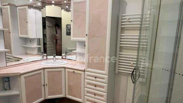 LA CIOTAT (13) – T2 de 43,24 m² au dernier étage avec ascenseur, balcon et vue dégagée