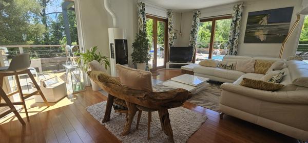 Gap (05000) TRES BELLE MAISON AVEC PISCINE SUR GRAND TERRAIN CLOS