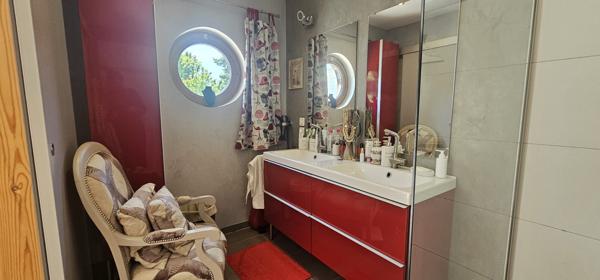 Gap (05000) TRES BELLE MAISON AVEC PISCINE SUR GRAND TERRAIN CLOS