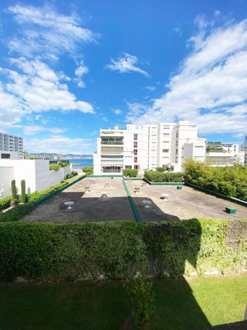 Appartement 2 pièces de 55 m² avec terrasse, grand parking souterrain et cave, aperçu mer et bâteaux