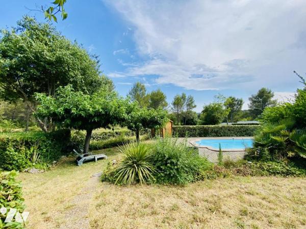 Maison de plain pied avec vue dégagée sur la nature
